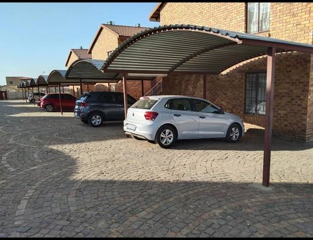 2 BEDROOM TOWNHOUSE FOR SALE IN OLIEVENHOUTBOSCH